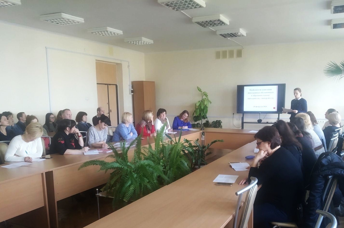 Seminar Uber Die Ergebnisse Der Analyse Des Sozio Psychologischen Klimas In Den Studentenwohnheimen Und Die Besonderheiten Der Adaptation Der Auslandischen Studenten An Den Bildungsraum Der Universitat Brester Staatliche Puschkin Universitat