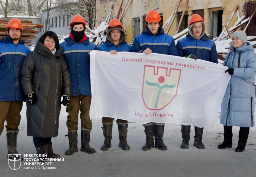 Студенты БрГУ трудятся на Всебелорусской молодёжной стройке в Брестской крепости