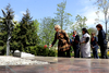 Возложение руководством университета цветов к памятнику погибшим воинам в сквере Иконникова